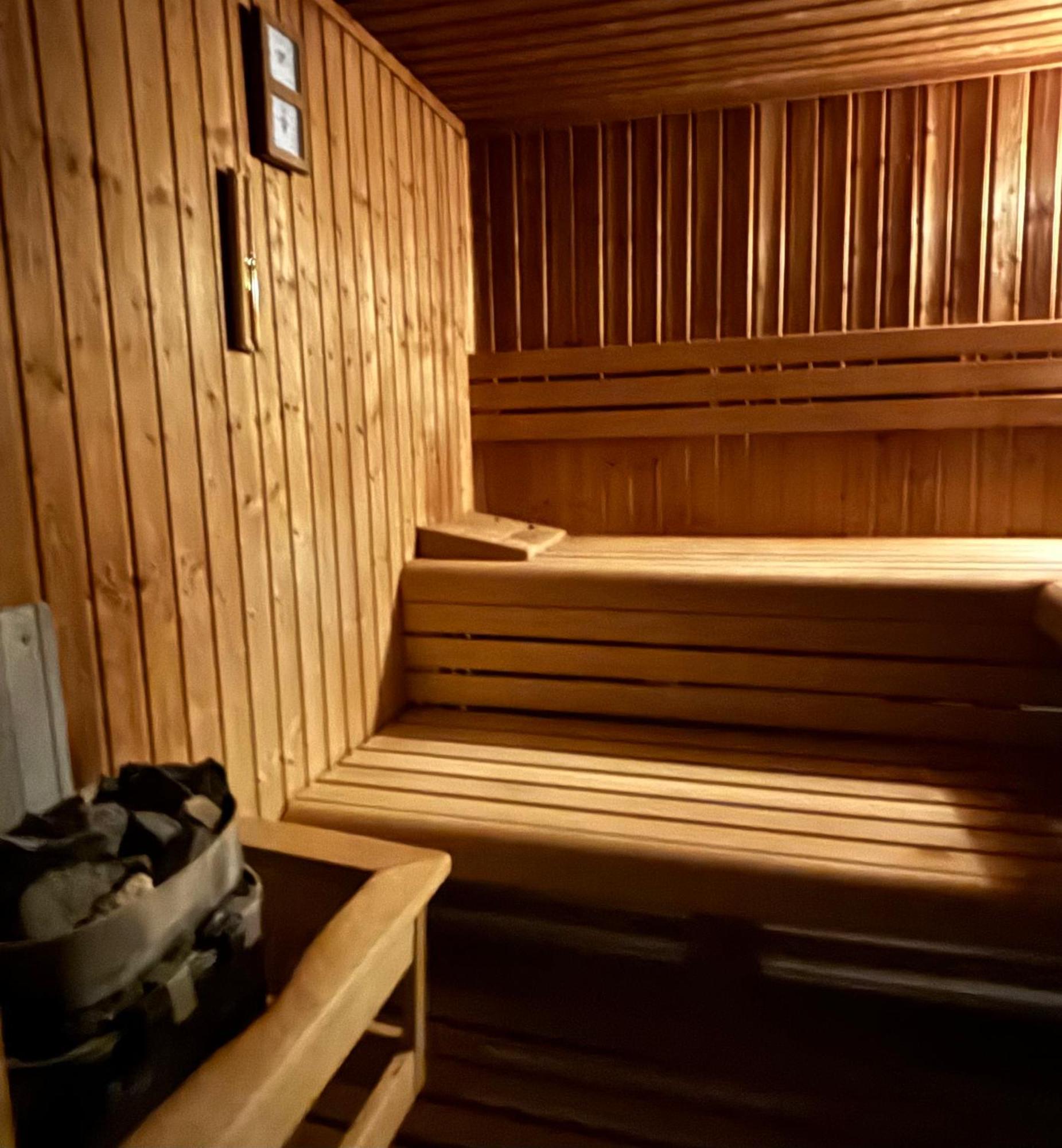 Club218 The Sunset - Wellness Apartment Сиофок Екстериор снимка