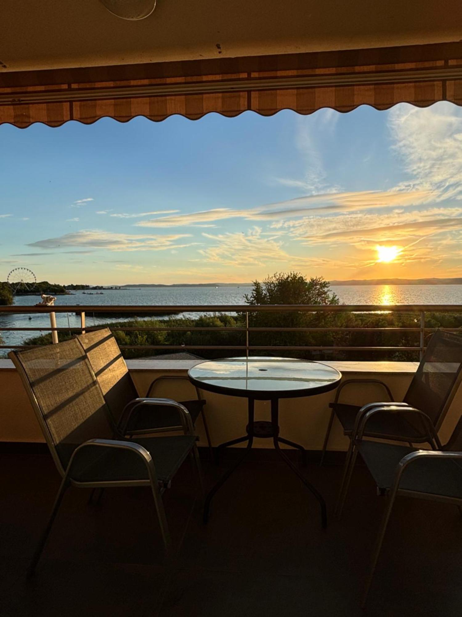 Club218 The Sunset - Wellness Apartment Сиофок Екстериор снимка