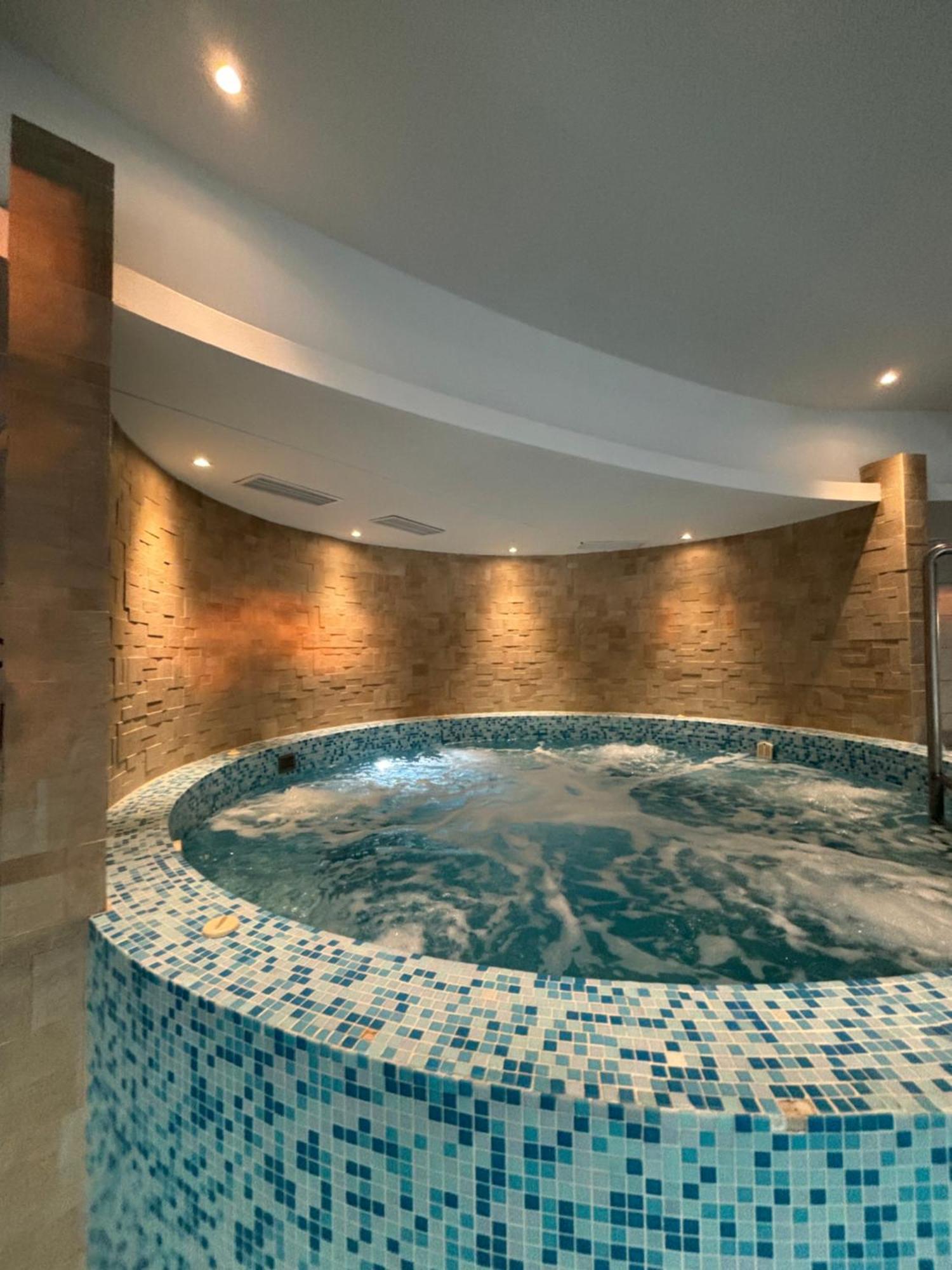 Club218 The Sunset - Wellness Apartment Сиофок Екстериор снимка
