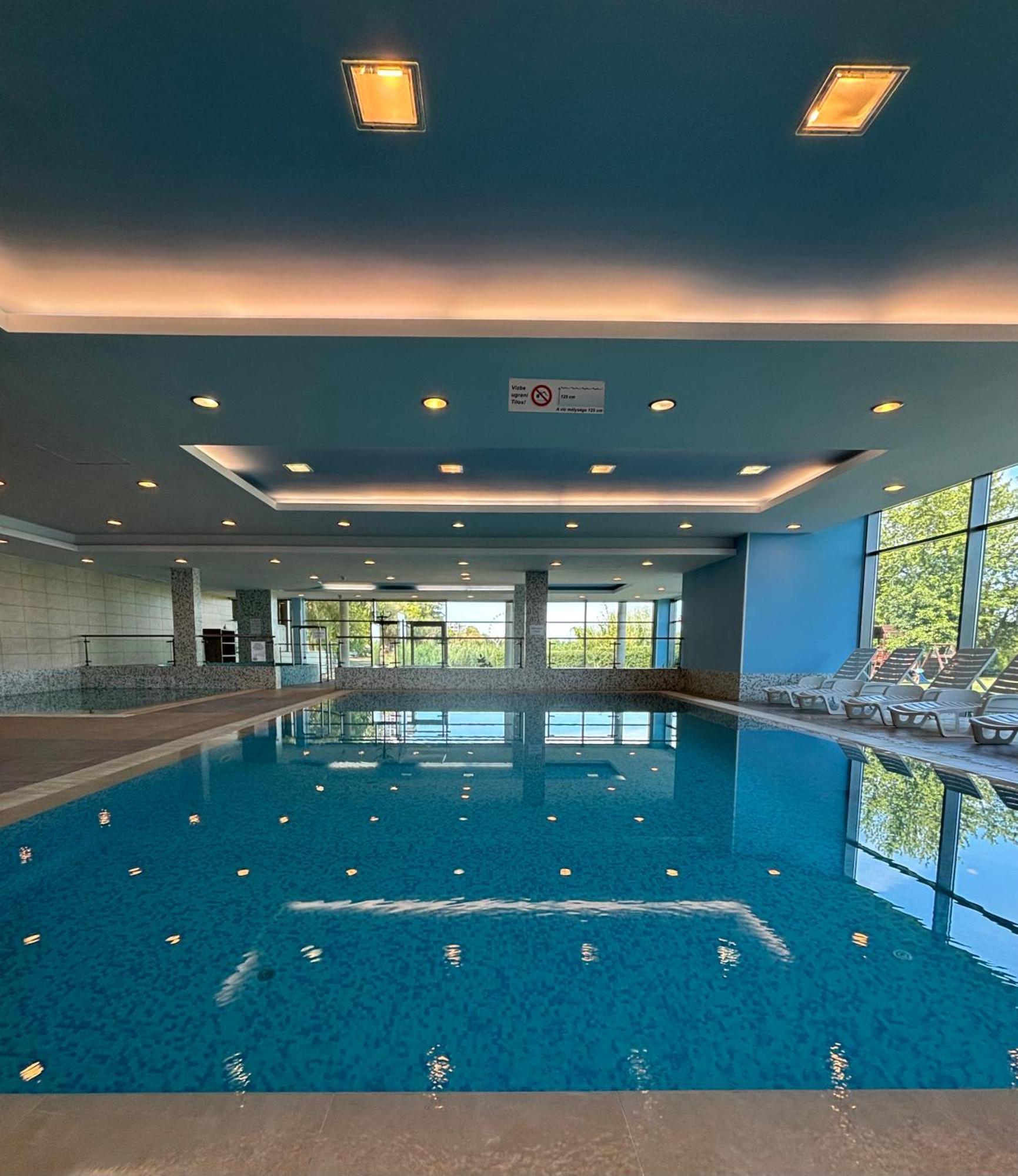Club218 The Sunset - Wellness Apartment Сиофок Екстериор снимка